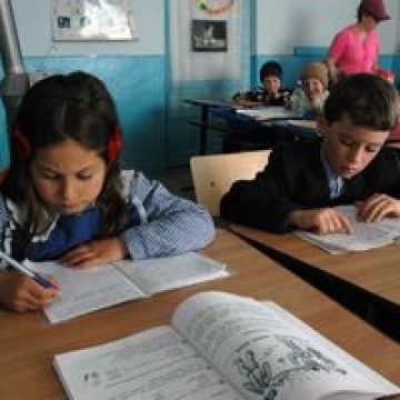 Din anul şcolar 2012 – 2013 se introduce clasa pregătitoare în învăţământul primar Din anul şcolar 2012 – 2013 se introduce clasa pregătitoare în învăţământul primar