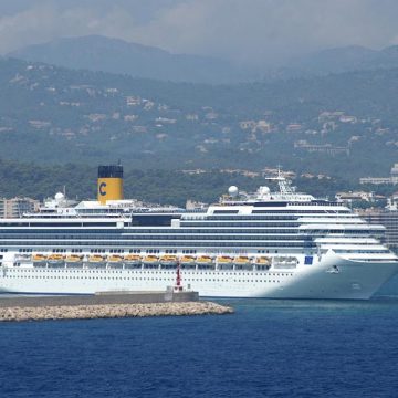 Costa Concordia: căpitanul navei ‘susţine că s-a împiedicat şi a căzut în barca de salvare’ Costa Concordia: căpitanul navei ‘susţine că s-a împiedicat şi a căzut în barca de salvare’