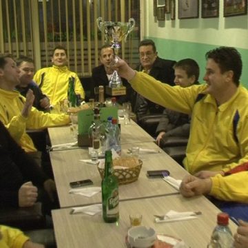SIGHET: Inter 07 Sighet premiată cu Cupa Arena la Fotbal în sală, ediţia a III-a. SIGHET: Inter 07 Sighet premiată cu Cupa Arena la Fotbal în sală, ediţia a III-a.
