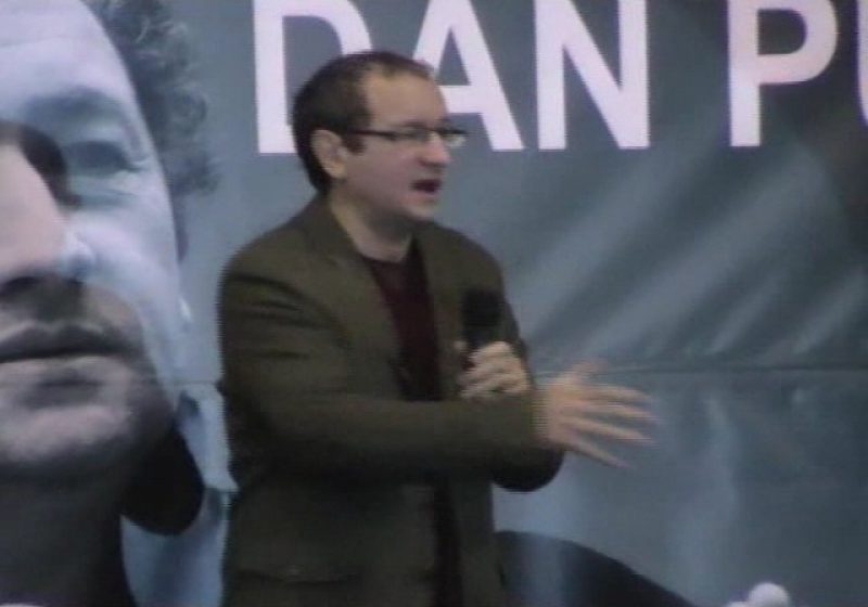 Baia Mare: Peste 1.000 de băimăreni au răspuns prezent lecţiei despre demnitate, susţinută de actorul Dan Puric