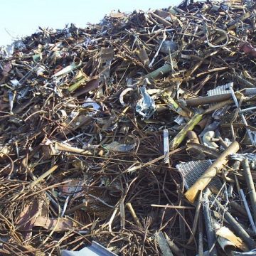 SIGHET Doi hoţi de fier vechi surprinşi la locul faptei de către proprietar SIGHET Doi hoţi de fier vechi surprinşi la locul faptei de către proprietar