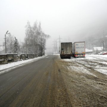 Coaş-Copalnic: Un tir a derapat pe DJ 182C, ajungând în şanţ