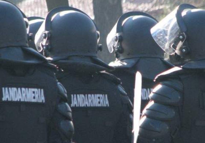 Jandarmeria a suplimentat dispozitivele pentru mitingul USL şi protestul de la Universitate. 10.000 de oameni, aşteptaţi la mitingul USL Jandarmeria a suplimentat dispozitivele pentru mitingul USL şi protestul de la Universitate. 10.000 de oameni, aşteptaţi la mitingul USL