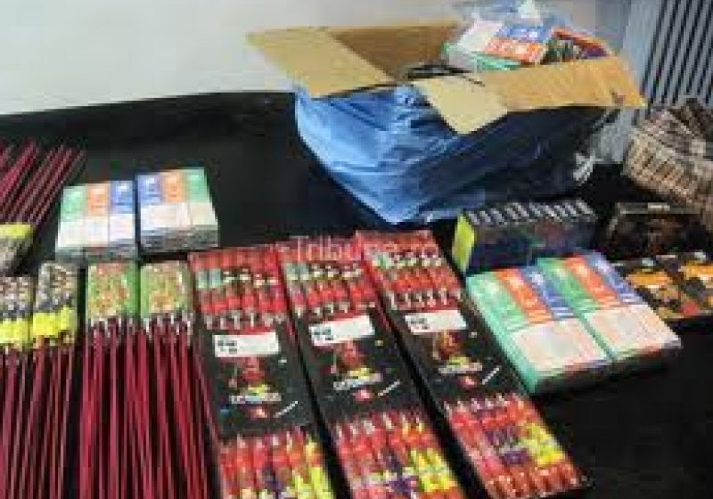 Peste 900 de petarde şi pocnitori confiscate la o singură persoană