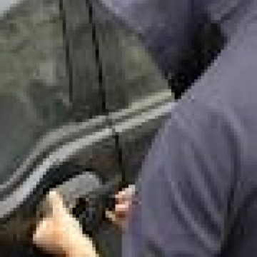 Doi minori din Sighetu Marmaţiei sunt suspecţi de furturi din autoturisme comise la Baia Mare