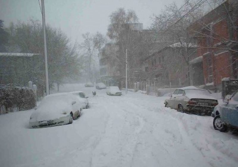 Ninsori şi vânt puternic în Maramureş