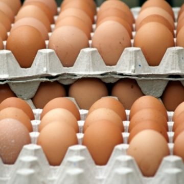 Ouă de categoria 3 aduse din Polonia, remarcate fals cu 0, 1 sau 2 şi vândute în hiperrmarketuri