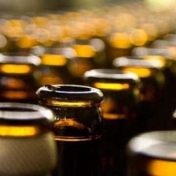 Baia Mare: Parfumuri şi băuturi alcoolice destinate comerţului ilegal, descoperite în maşina unui băimărean Baia Mare: Parfumuri şi băuturi alcoolice destinate comerţului ilegal, descoperite în maşina unui băimărean