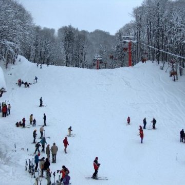 Pârtiile de schi din Maramureş atrag în judeţ numeroşi turişti