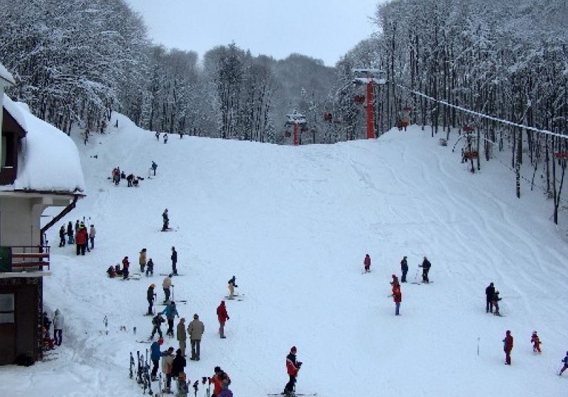 Pârtiile de schi din Maramureş atrag în judeţ numeroşi turişti