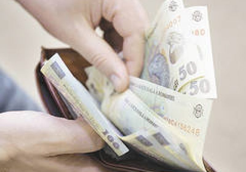 Sighet: Sute de sigheteni au stat azi la cozi interminabile pentru a-şi plăti impozitul pe 2012 Sighet: Sute de sigheteni au stat azi la cozi interminabile pentru a-şi plăti impozitul pe 2012