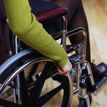 Asistentii persoanelor cu handicap din Maramures rămân din nou fără salarii