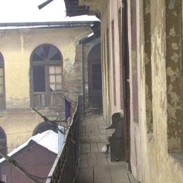 Sighet: Trăiesc în centrul oraşului, mai rău ca la ţară Sighet: Trăiesc în centrul oraşului, mai rău ca la ţară