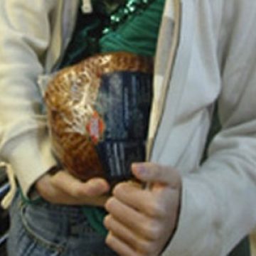 Baia Mare: O femeie şi un bărbat, prinşi la furat în supermarket