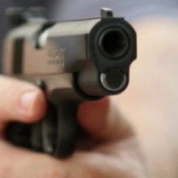 PROCUROR ÎMPUŞCAT de inculpat, în timpul PROCESULUI