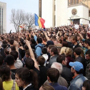 Treisprezece persoane implicate în organizarea protestului din Capitală, identificate, riscă amenzi Treisprezece persoane implicate în organizarea protestului din Capitală, identificate, riscă amenzi