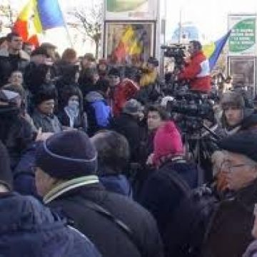 SIGHET: Protestele continuă în Sighet: astăzi s-au solidarizat în jur de 60 de persoane, reprezentanţi ai tuturor categoriilor sociale