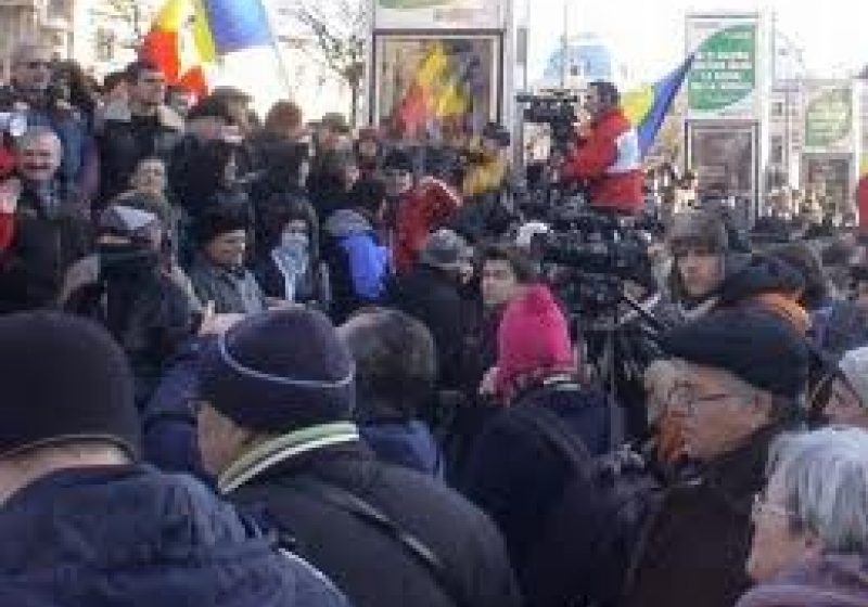 SIGHET: Protestele continuă în Sighet: astăzi s-au solidarizat în jur de 60 de persoane, reprezentanţi ai tuturor categoriilor sociale