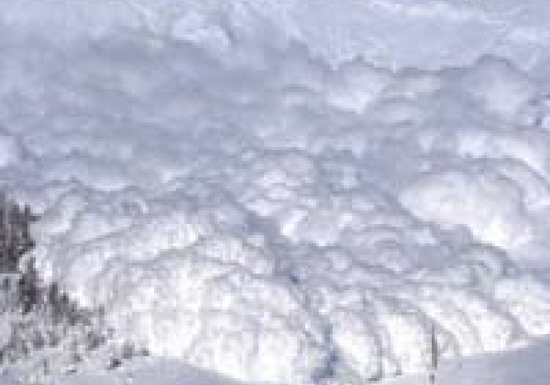 Maramureş: Atenţie! Risc foarte mare de avalanşe pe traseele turistice din Maramureş