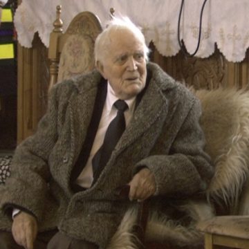 Sălişteanul Turlaş Simion a fost sărbătorit de întreaga comunitate la împlinirea unui secol de viaţă Sălişteanul Turlaş Simion a fost sărbătorit de întreaga comunitate la împlinirea unui secol de viaţă