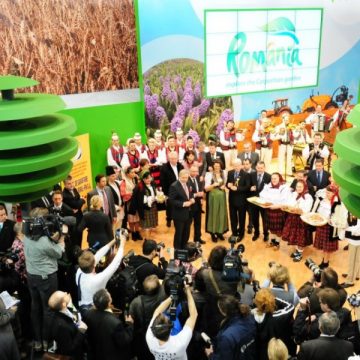 Baia Mare: Produsele tradiţionale din Maramureş au trecut ca pâine caldă la Târgul Internaţional "Săptămâna Verde" de la Berlin Baia Mare: Produsele tradiţionale din Maramureş au trecut ca pâine caldă la Târgul Internaţional "Săptămâna Verde" de la Berlin