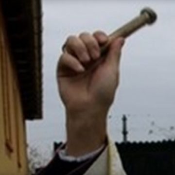 Sighet: Slujitorii sfintelor altare merg şi sfinţesc în aceste zile casele oamenilor prin stropire cu apă sfinţită şi vestesc Botezul lui Hristos Sighet: Slujitorii sfintelor altare merg şi sfinţesc în aceste zile casele oamenilor prin stropire cu apă sfinţită şi vestesc Botezul lui Hristos