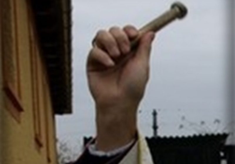 Sighet: Slujitorii sfintelor altare merg şi sfinţesc în aceste zile casele oamenilor prin stropire cu apă sfinţită şi vestesc Botezul lui Hristos Sighet: Slujitorii sfintelor altare merg şi sfinţesc în aceste zile casele oamenilor prin stropire cu apă sfinţită şi vestesc Botezul lui Hristos