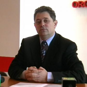 Baia Mare:"Hai lasă-ne, ne-am săturat / De nulităţi şi de netalentaţi!" – unul dintre mesajele senatorului Sorin Bota pentru "incompetentul şi coruptul" Mircea Man Baia Mare:"Hai lasă-ne, ne-am săturat / De nulităţi şi de netalentaţi!" – unul dintre mesajele senatorului Sorin Bota pentru "incompetentul şi coruptul" Mircea Man