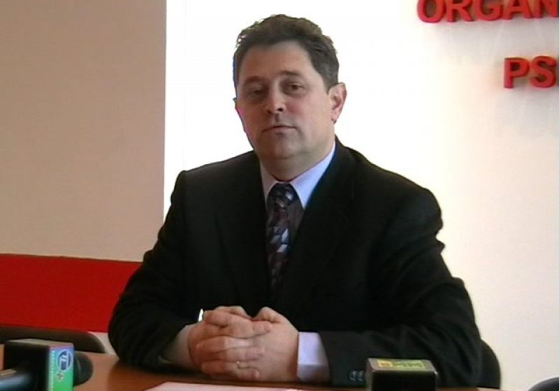 Baia Mare:"Hai lasă-ne, ne-am săturat / De nulităţi şi de netalentaţi!" – unul dintre mesajele senatorului Sorin Bota pentru "incompetentul şi coruptul" Mircea Man Baia Mare:"Hai lasă-ne, ne-am săturat / De nulităţi şi de netalentaţi!" – unul dintre mesajele senatorului Sorin Bota pentru "incompetentul şi coruptul" Mircea Man