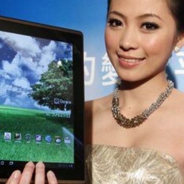 Folosirea excesivă a tabletei digitale tactile provoacă dureri musculare şi torticolis Folosirea excesivă a tabletei digitale tactile provoacă dureri musculare şi torticolis