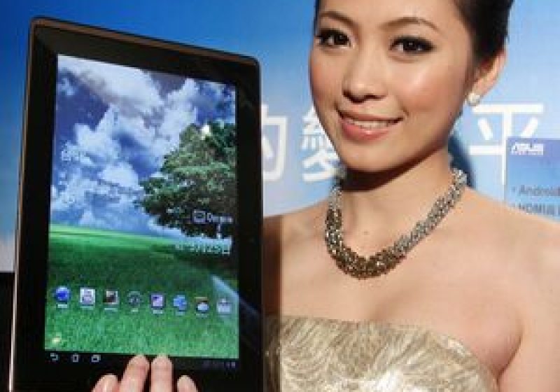 Folosirea excesivă a tabletei digitale tactile provoacă dureri musculare şi torticolis Folosirea excesivă a tabletei digitale tactile provoacă dureri musculare şi torticolis