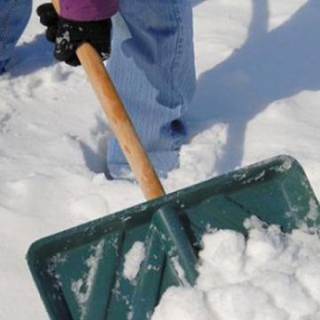 SIGHET: Sighetenii se plâng că trotuarele au devenit adevarate capcane pentru ei şi dacă nu sunt atenţi riscă să alunece şi să-şi rupă picioarele SIGHET: Sighetenii se plâng că trotuarele au devenit adevarate capcane pentru ei şi dacă nu sunt atenţi riscă să alunece şi să-şi rupă picioarele
