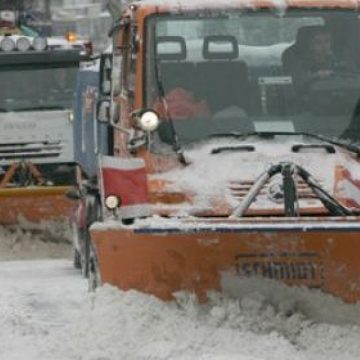 SIGHET: Nu vă parcaţi maşinile pe centrul oraşului, utilajele de deszăpezire vor acţiona toată noaptea pe arterele principale SIGHET: Nu vă parcaţi maşinile pe centrul oraşului, utilajele de deszăpezire vor acţiona toată noaptea pe arterele principale