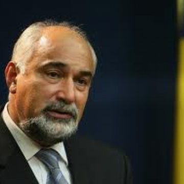 Vosganian solicită DIICOT să fie audiat alături de Boc şi Băsescu Vosganian solicită DIICOT să fie audiat alături de Boc şi Băsescu