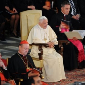 Lucian Mureşan, in varsta de 80 de ani, va îmbrăca începând din luna februarie hainele de cardinal, cel mai înalt grad al Bisericii Catolice