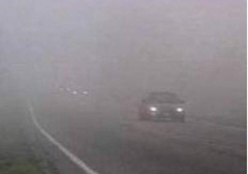 Atenţie şoferi! Vizibilitate redusă de ceaţă în Pasul Prislop, la Budeşti şi Dealul Vălenilor