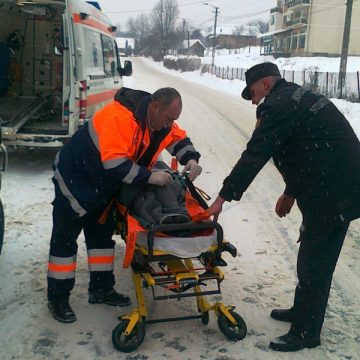 Maramureş: Pompieri militari au intervenit pentru transportarea la spital a unei persoane în vârstă cu probleme de sănătate Maramureş: Pompieri militari au intervenit pentru transportarea la spital a unei persoane în vârstă cu probleme de sănătate
