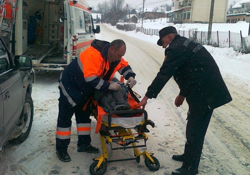 Maramureş: Pompieri militari au intervenit pentru transportarea la spital a unei persoane în vârstă cu probleme de sănătate Maramureş: Pompieri militari au intervenit pentru transportarea la spital a unei persoane în vârstă cu probleme de sănătate