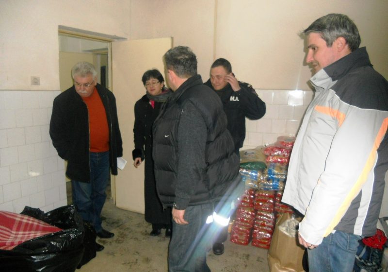 Baia Mare: Două camioane încărcate cu ajutoare umanitare au pornit la orele prânzului din faţa Palatului Administrativ înspre judeţele afectate de nămeţi Baia Mare: Două camioane încărcate cu ajutoare umanitare au pornit la orele prânzului din faţa Palatului Administrativ înspre judeţele afectate de nămeţi