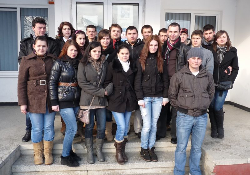 19 elevi din Târgu Lăpuş au donat astăzi sânge pentru pompierii răniţi în explozia de la Sighet