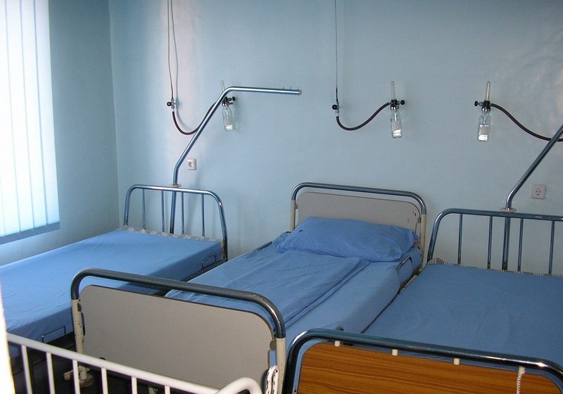 Un bărbat din Baia Sprie s-a dezechilibrat şi a căzut pe spate lovindu-se de betonul din curtea societăţii unde lucra