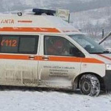 Bătrână degerată, salvată de jandarmi Bătrână degerată, salvată de jandarmi