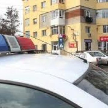Ameninţări la adresa barmanei şi clienţilor într-un bar din Baia Mare Ameninţări la adresa barmanei şi clienţilor într-un bar din Baia Mare