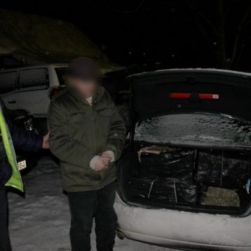 Maramureş: Autoturism plin cu ţigări de contrabandă