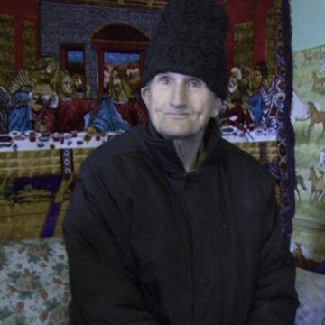 SIGHET: Un bătrân din Valea Hotarului are o pensie de 6 lei pe lună SIGHET: Un bătrân din Valea Hotarului are o pensie de 6 lei pe lună