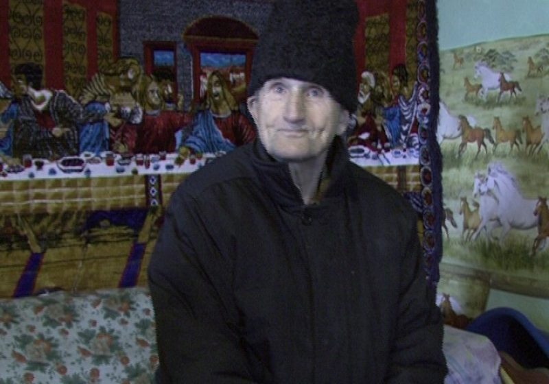 SIGHET: Un bătrân din Valea Hotarului are o pensie de 6 lei pe lună SIGHET: Un bătrân din Valea Hotarului are o pensie de 6 lei pe lună