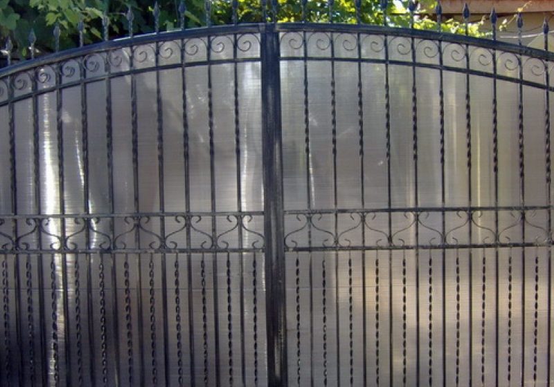 Confectii metalice