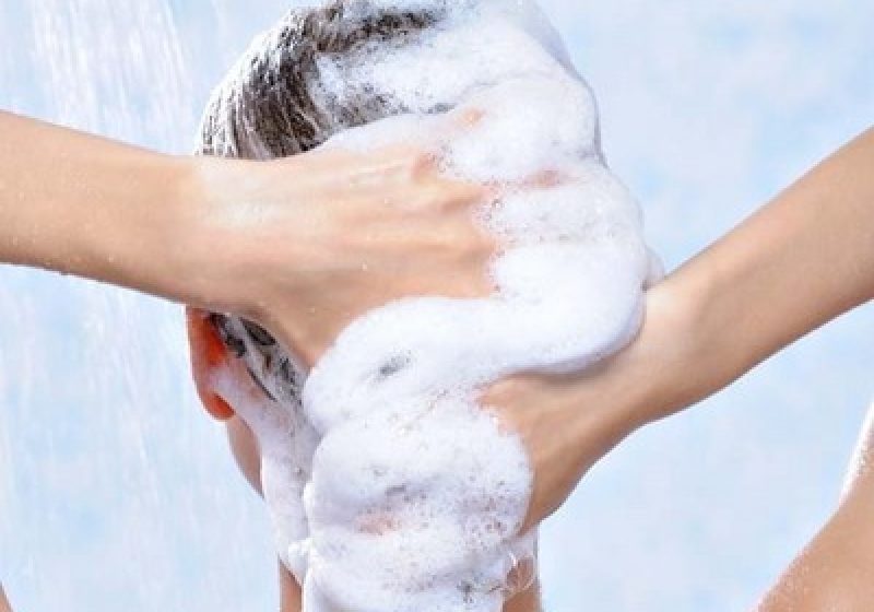 Cum să ai un păr strălucitor şi mătăsos folosind ingrediente naturale