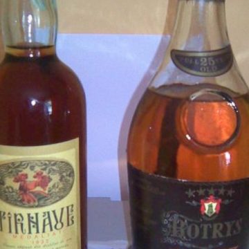SIGHET: A încercat să sustragă două sticle de coniac dintr-un supermarket, ascunzându-le în haină