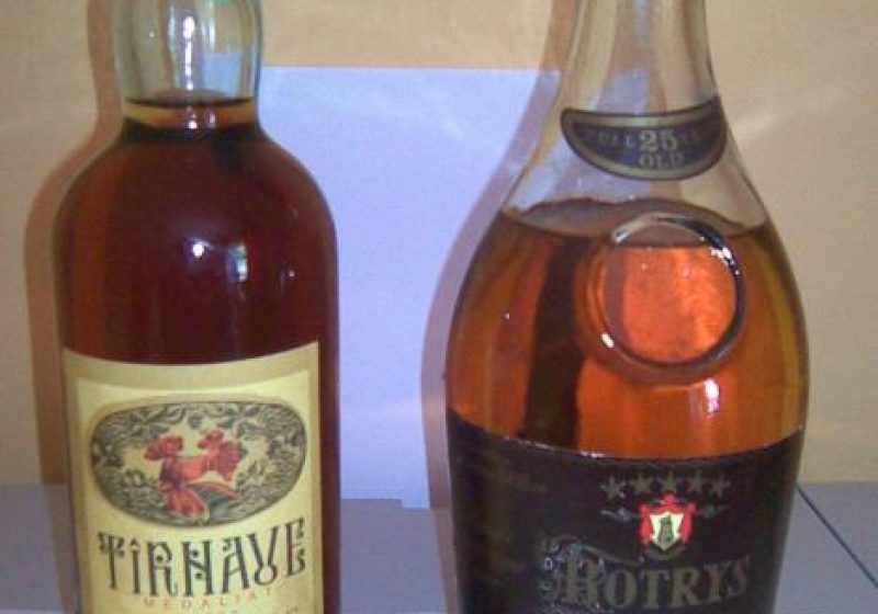SIGHET: A încercat să sustragă două sticle de coniac dintr-un supermarket, ascunzându-le în haină